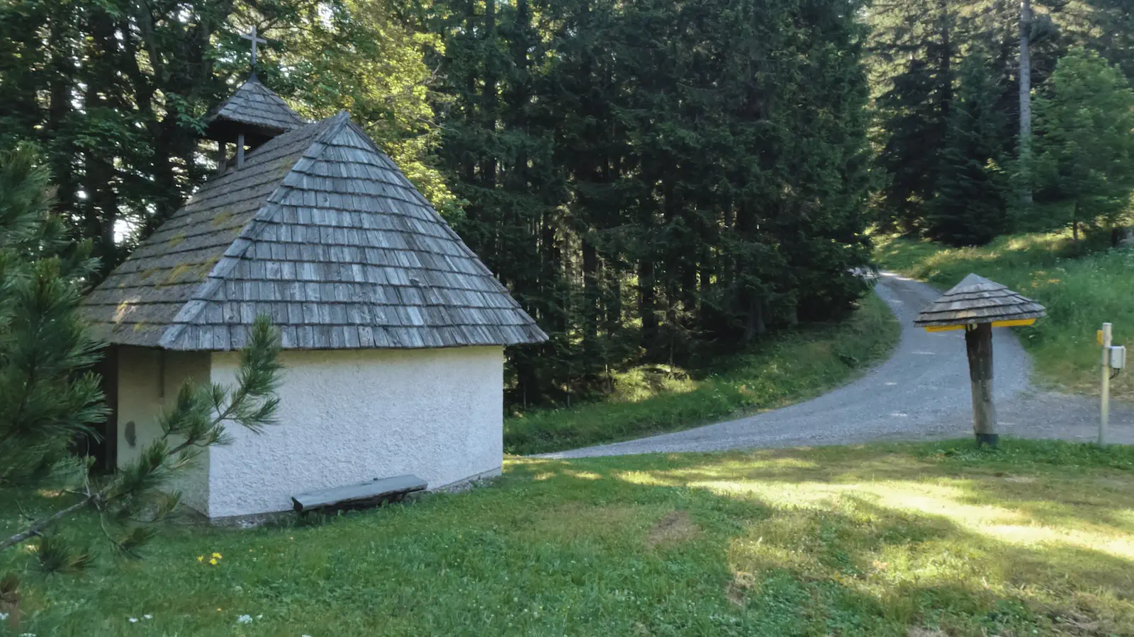 Am Eisenpass gibt es Wege in 5 verschiedene Richtungen