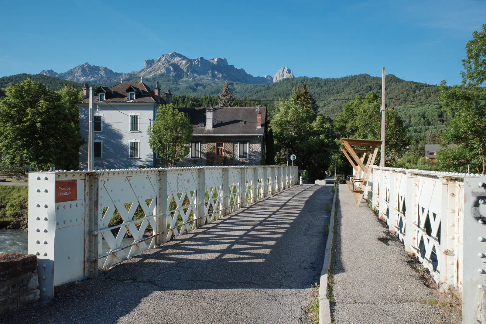 Schon vom Ubaye-Tal aus ist der Chapeau de Gendarme nicht zu übersehen.