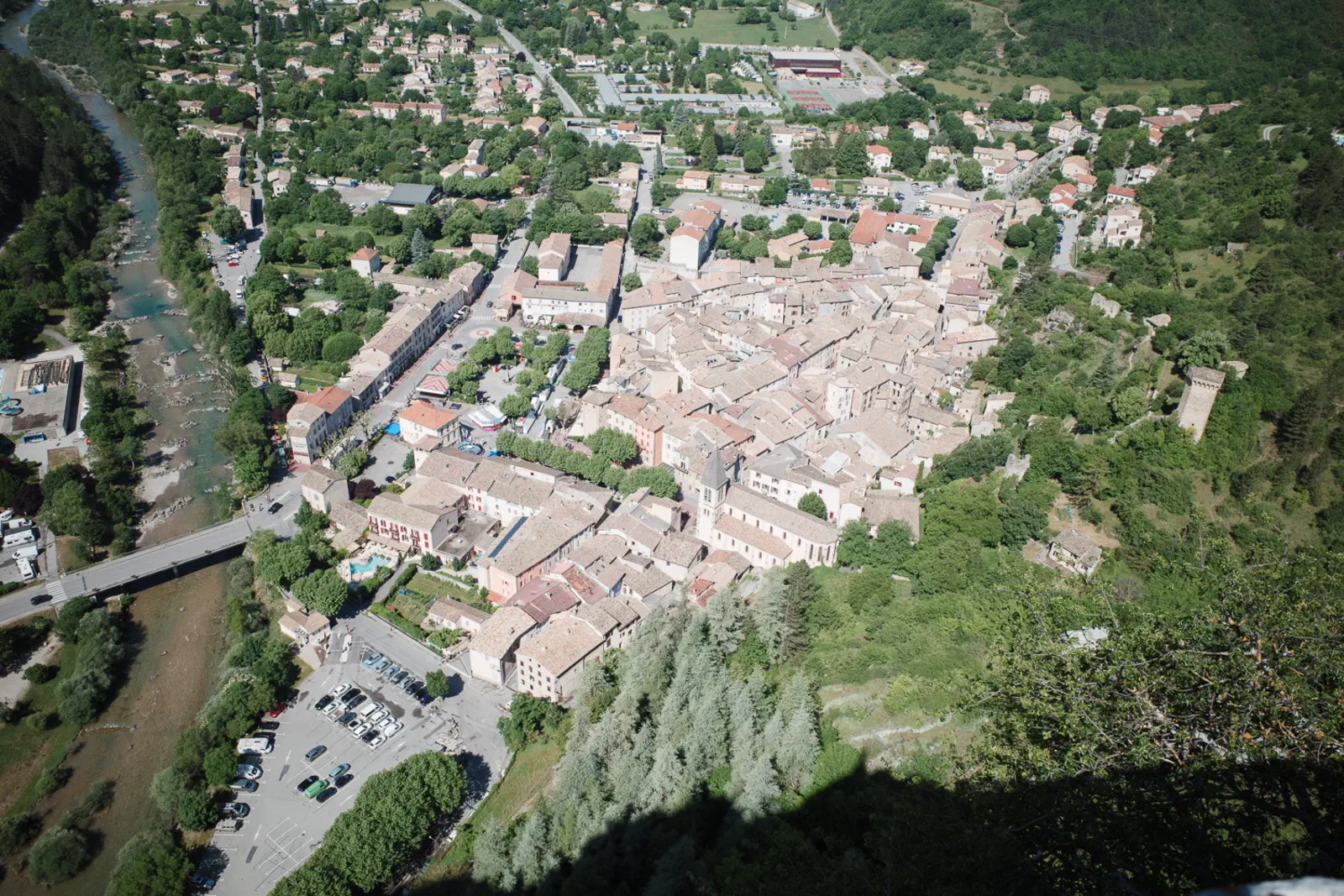 Steil geht es hinab nach Castellane.
