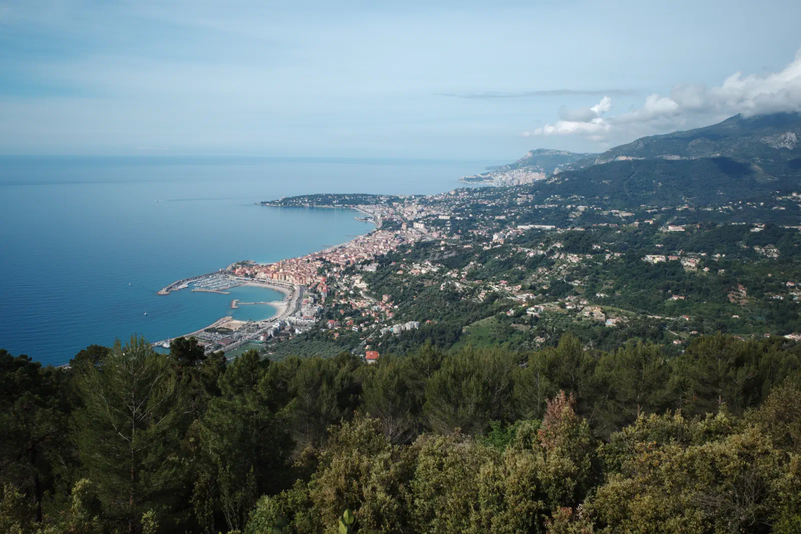Von hier oben sehe ich Menton und Monaco.