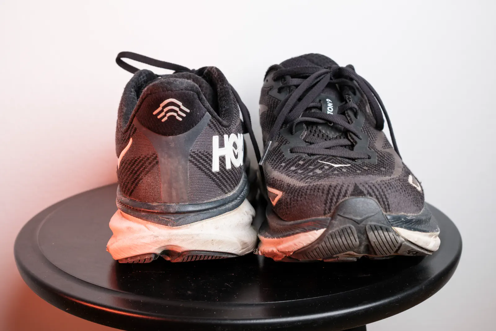 Der Hoka Clifton 9 eignet sich für gemütliche Läufe.