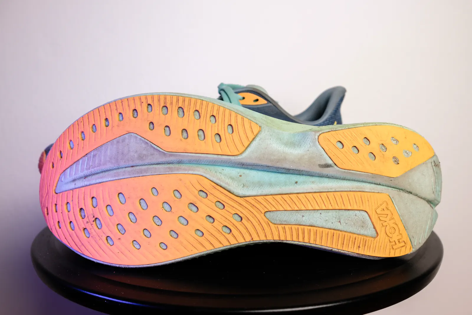 Die Außensohle sieht auch nach 1.000 Kilometern noch halbwegs gut aus.