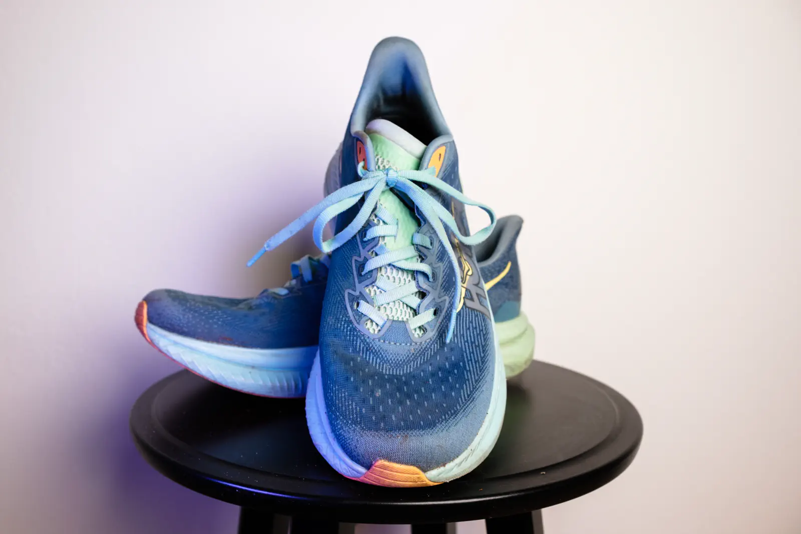 Das Obermaterial ist dünn und luftig, aber dennoch angenehm zu tragen.