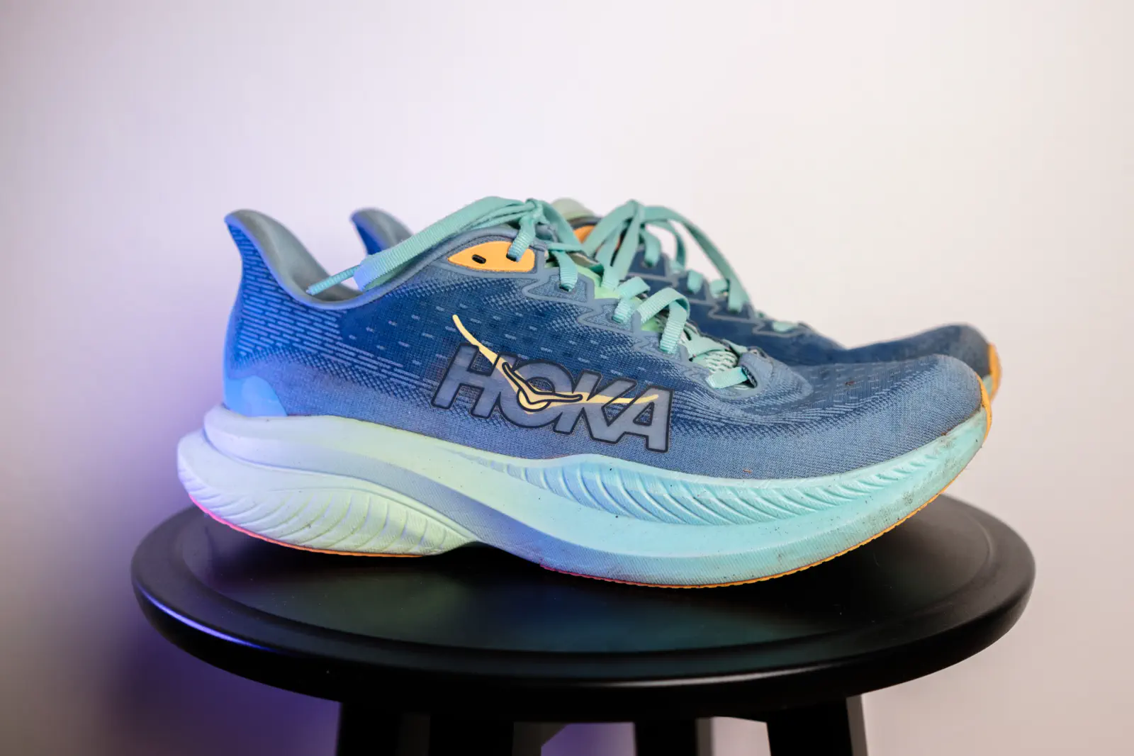 Die Mittelsohle ist responsiv und bei verschiedenen Geschwindigkeiten angenehm zu laufen.