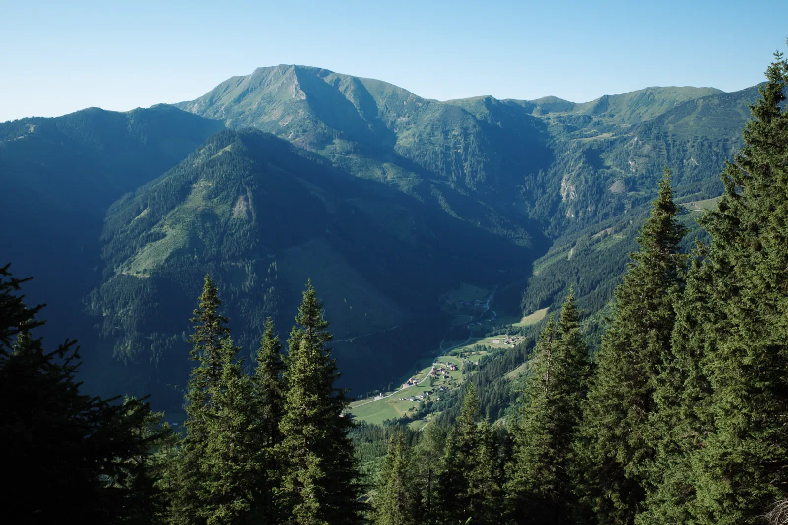Radmer im Tal und der Zeiritzkampel