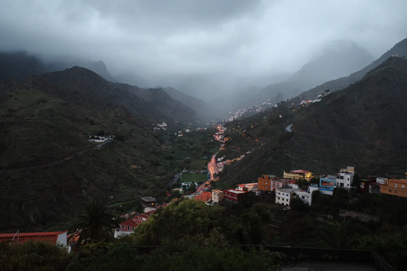 Mit dem Auto ging es dann den restlichen Weg nach Hermigua, wo uns dieser mystische Ausblick empfing.