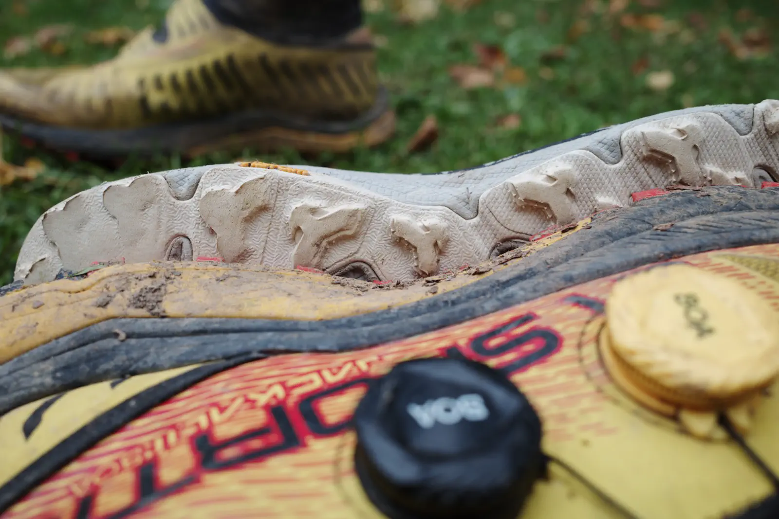 … Hoka Speedgoat 6 sehr schmal ist.